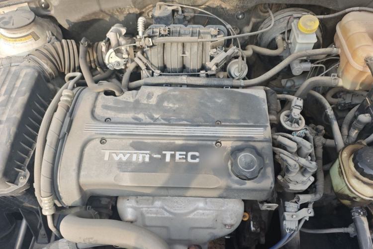 Used Buick Excelle 2011 1.6 LX-MT Engine Bay