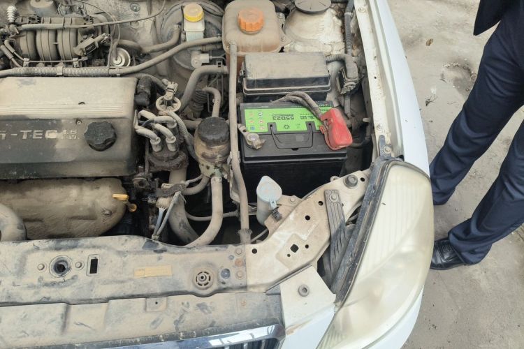 Used Buick Excelle 2011 1.6 LX-MT Engine Bay Left