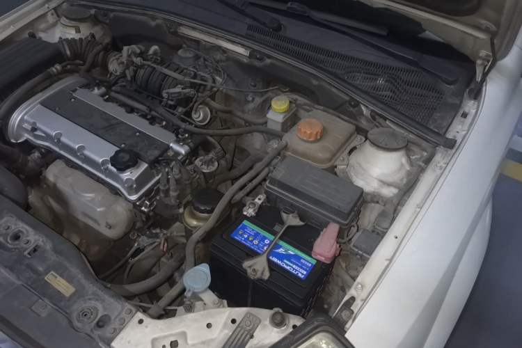 Used Buick Excelle 2011 1.6 LE-AT Engine Bay Left