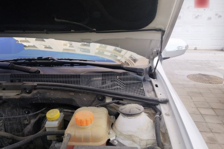 Used Buick Excelle 2011 1.6 LX-MT Engine Bay Left