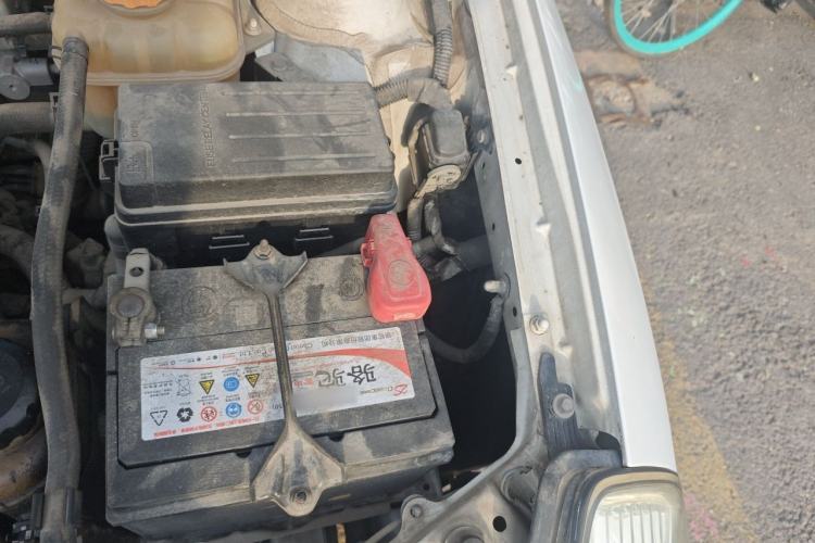 Used Buick Excelle 2011 1.6 LX-MT Engine Bay Left