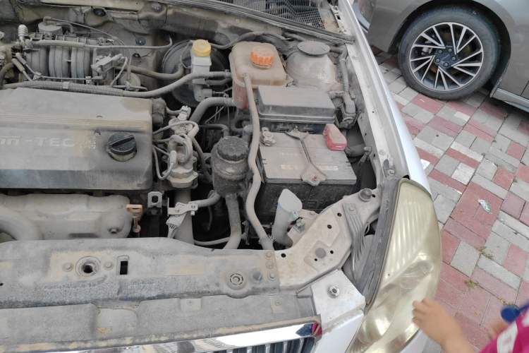 Used Buick Excelle 2011 1.6 LX-MT Engine Bay Left