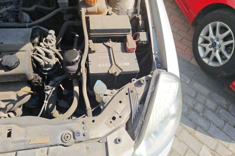 Used Buick Excelle 2011 1.6 LE-AT Engine Bay Left