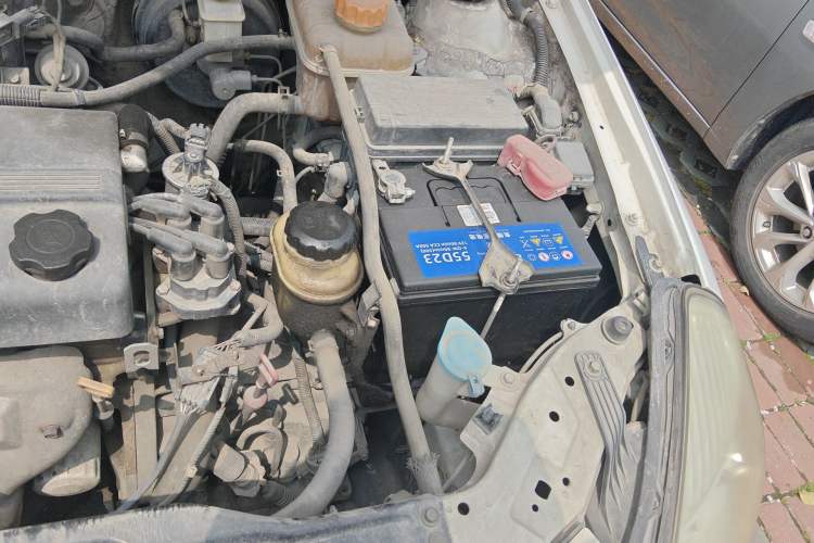 Used Buick Excelle 2011 1.6 LE-AT Engine Bay Left