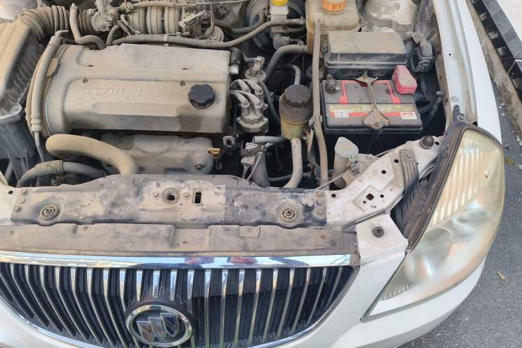Used Buick Excelle 2011 1.6 LE-MT Engine Bay Left