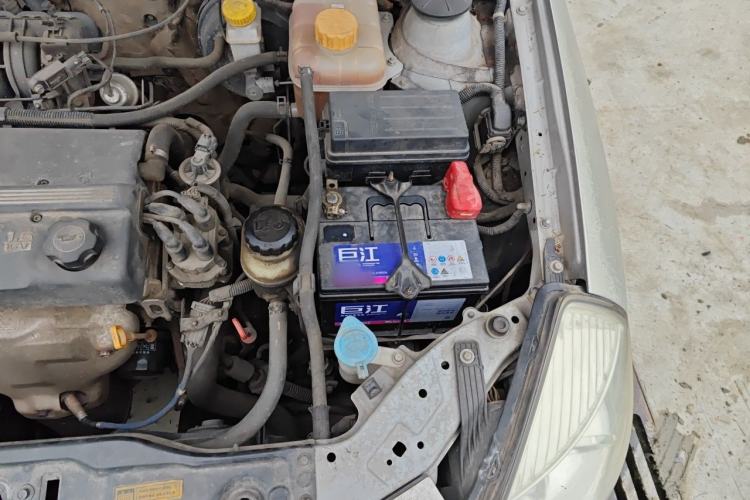 Used Buick Excelle 2011 1.6 LE-AT Engine Bay Left