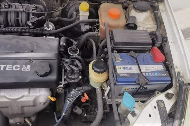 Used Buick Excelle 2011 1.6LX-AT Engine Bay Left