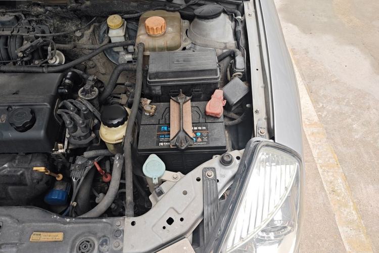 Used Buick Excelle 2011 1.6 LE-AT Engine Bay Left