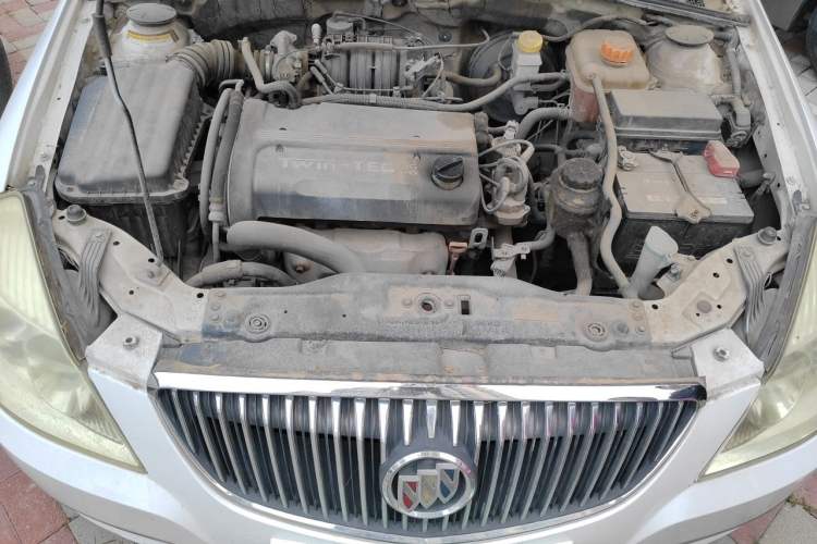 Used Buick Excelle 2011 1.6 LX-MT Engine Bay
