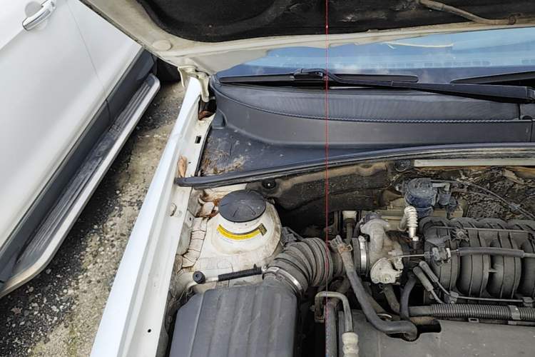 Used Buick Excelle 2011 1.6LX-AT Engine Bay Right