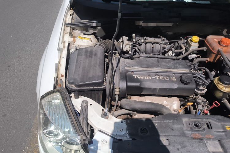 Used Buick Excelle 2011 1.6LX-AT Engine Bay Right