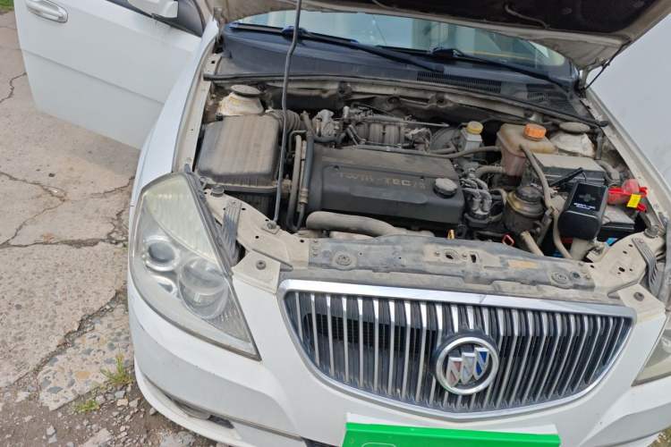 Used Buick Excelle 2011 1.6 LE-AT Engine Bay Right