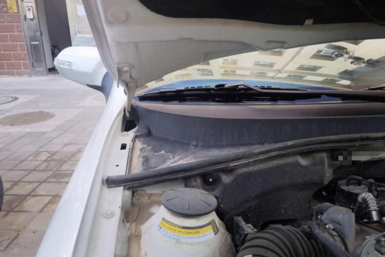 Used Buick Excelle 2011 1.6 LX-MT Engine Bay Right