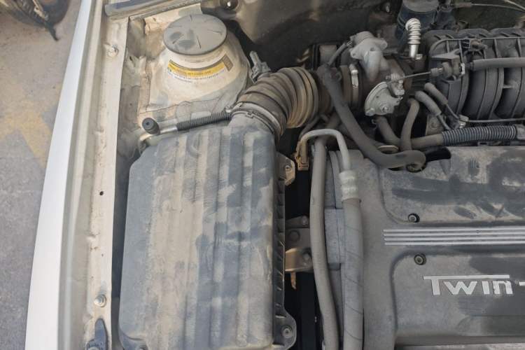 Used Buick Excelle 2011 1.6 LX-MT Engine Bay Right