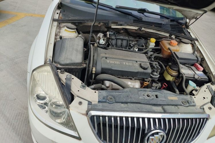 Used Buick Excelle 2011 1.6 LE-AT Engine Bay Right