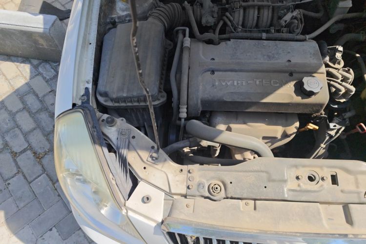 Used Buick Excelle 2011 1.6 LE-AT Engine Bay Right