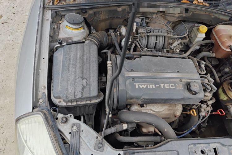 Used Buick Excelle 2011 1.6 LE-AT Engine Bay Right