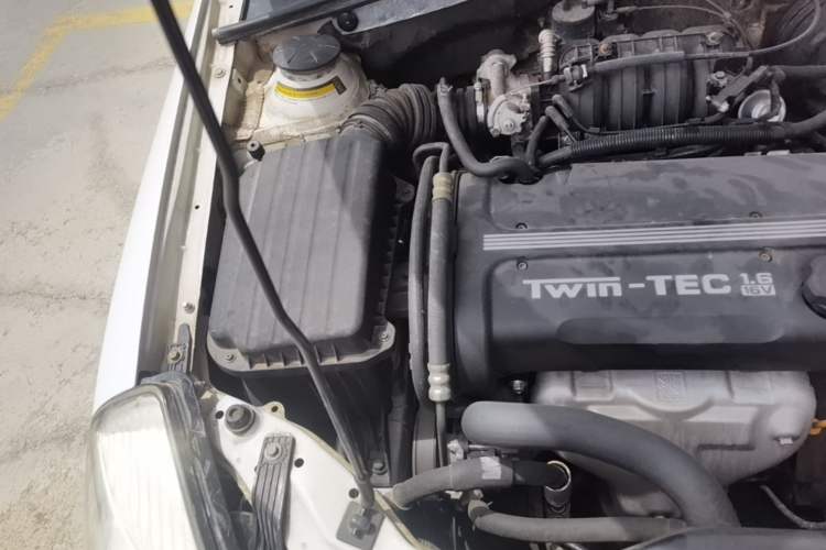 Used Buick Excelle 2011 1.6LX-AT Engine Bay Right
