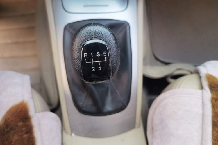 Used Buick Excelle 2011 1.6 LX-MT Gear Lever
