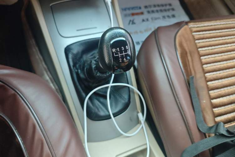 Used Buick Excelle 2011 1.6 LX-MT Gear Lever