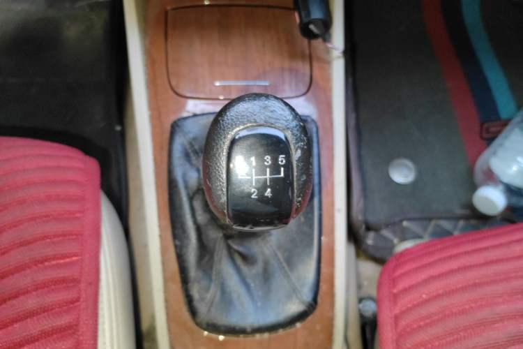 Used Buick Excelle 2011 1.6 LX-MT Gear Lever