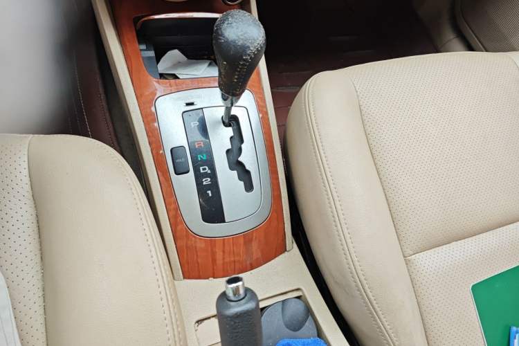 Used Buick Excelle 2011 1.6 LE-AT Gear Lever