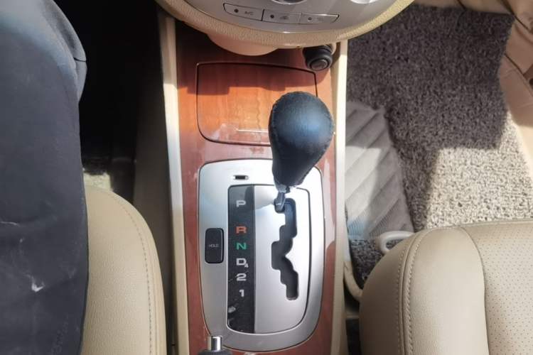 Used Buick Excelle 2011 1.6LX-AT Gear Lever