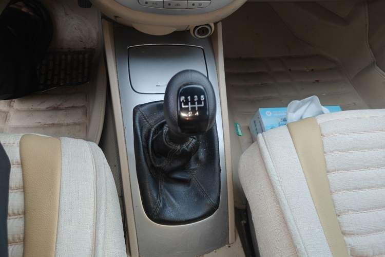 Used Buick Excelle 2011 1.6 LX-MT Gear Lever