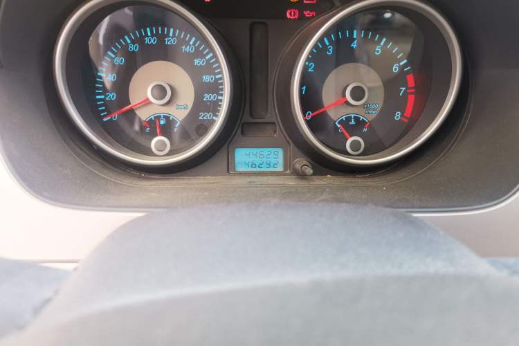 Used Buick Excelle 2011 1.6 LX-MT Odometer Close Up