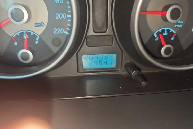 Used Buick Excelle 2011 1.6 LX-MT Odometer Close Up