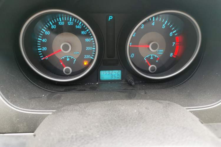 Used Buick Excelle 2011 1.6LX-AT Odometer Close Up