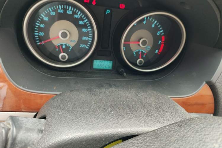 Used Buick Excelle 2011 1.6 LE-AT Odometer Close Up