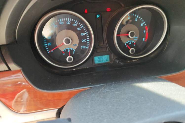 Used Buick Excelle 2011 1.6 LE-AT Odometer Close Up