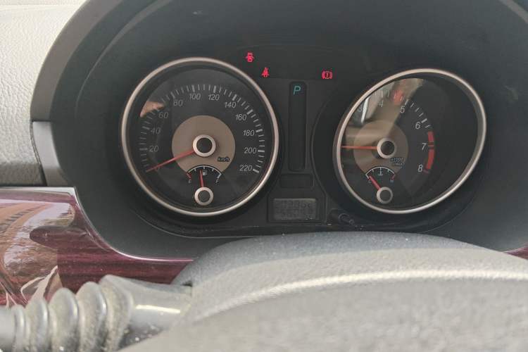 Used Buick Excelle 2011 1.6 LE-AT Odometer Close Up