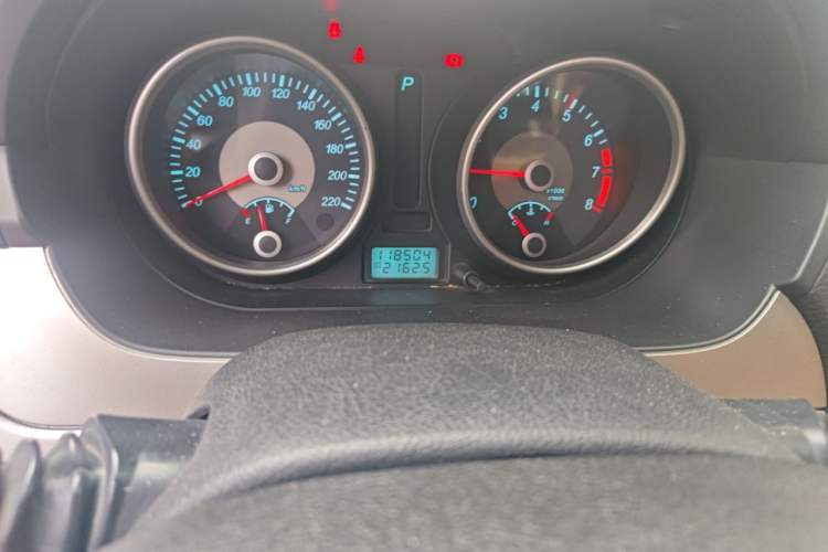 Used Buick Excelle 2011 1.6LX-AT Odometer Close Up