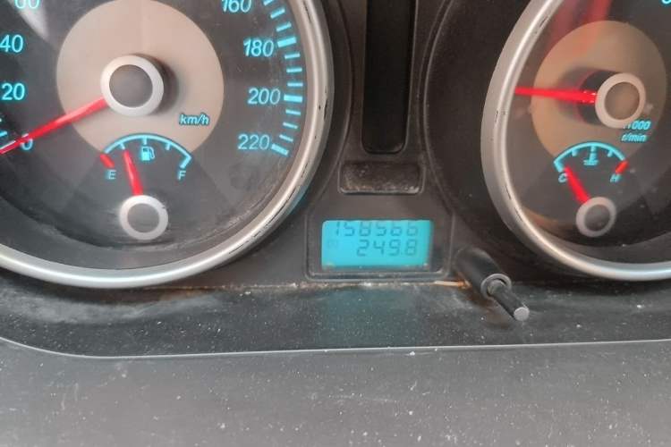 Used Buick Excelle 2011 1.6 LE-MT Odometer Close Up