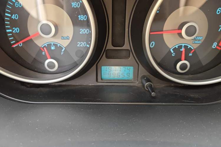 Used Buick Excelle 2011 1.6 LE-AT Odometer Close Up
