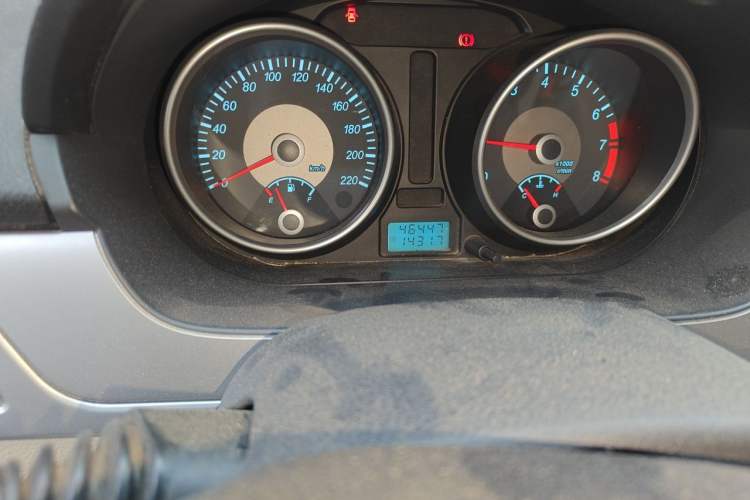 Used Buick Excelle 2011 1.6 LX-MT Odometer Close Up