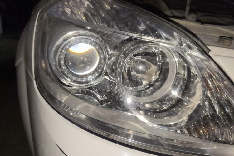 Used Buick Excelle 2011 1.6 LE-AT Right Front Headlight