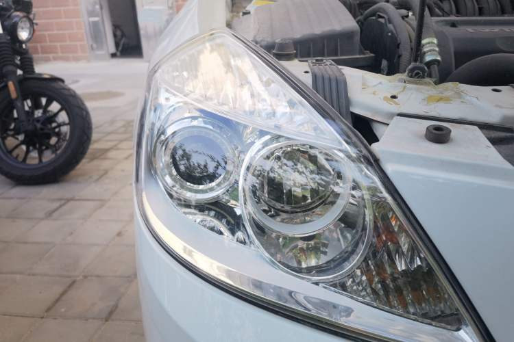 Used Buick Excelle 2011 1.6 LX-MT Right Front Headlight