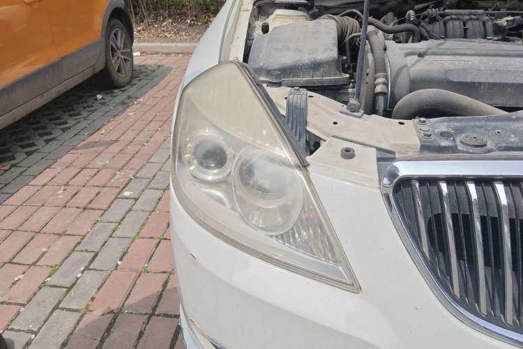Used Buick Excelle 2011 1.6 LE-AT Right Front Headlight