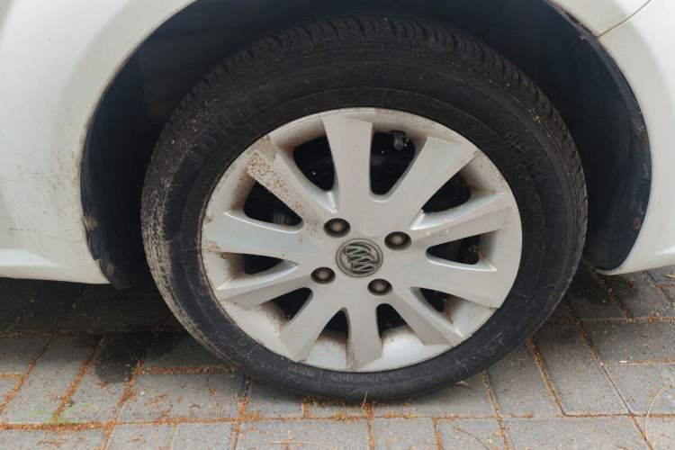 Used Buick Excelle 2011 1.6 LE-AT Right Front Wheel Hub