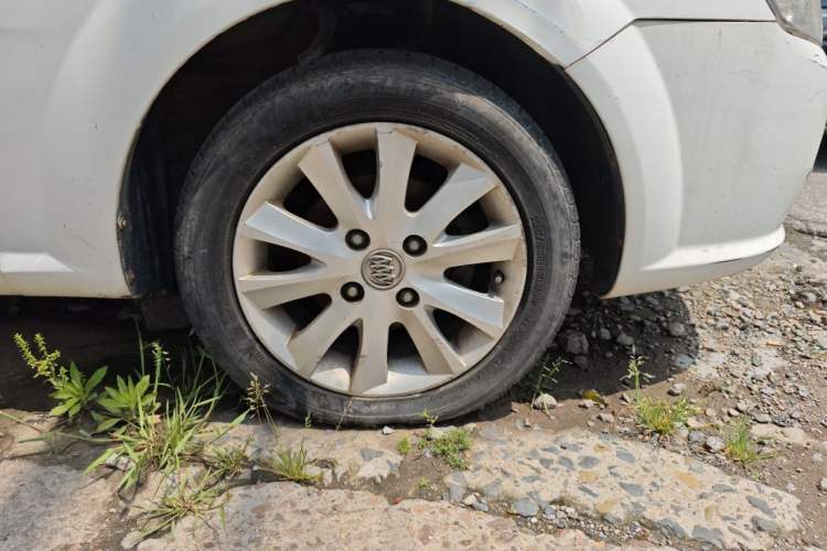 Used Buick Excelle 2011 1.6 LE-AT Right Front Wheel Hub