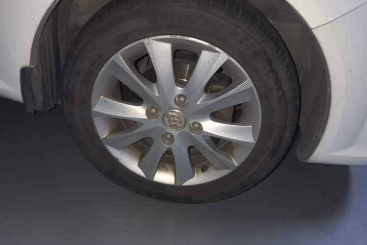 Used Buick Excelle 2011 1.6 LE-AT Right Front Wheel Hub