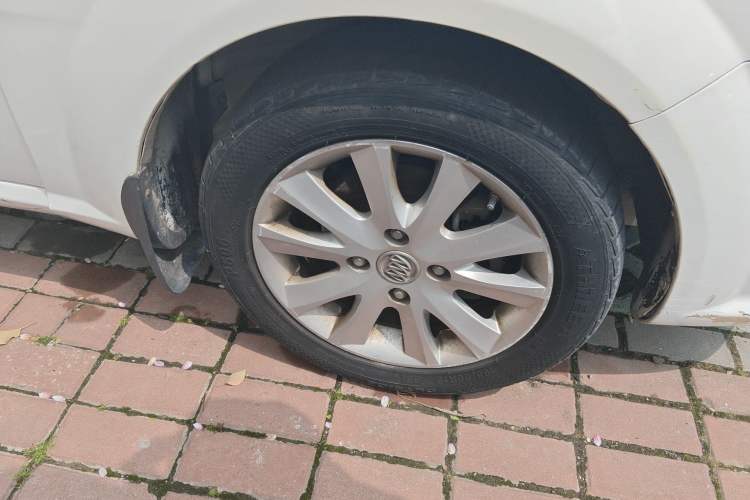 Used Buick Excelle 2011 1.6 LE-AT Right Front Wheel Hub