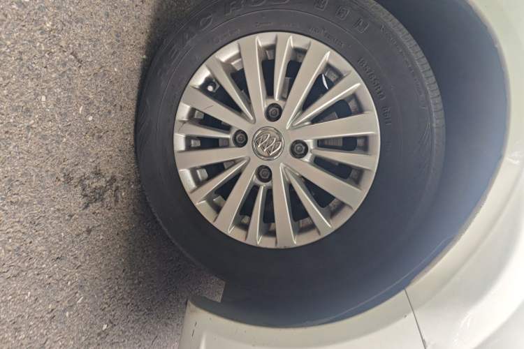 Used Buick Excelle 2011 1.6LX-AT Right Front Wheel Hub