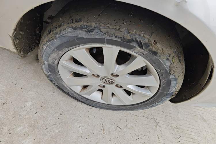 Used Buick Excelle 2011 1.6 LE-AT Right Front Wheel Hub