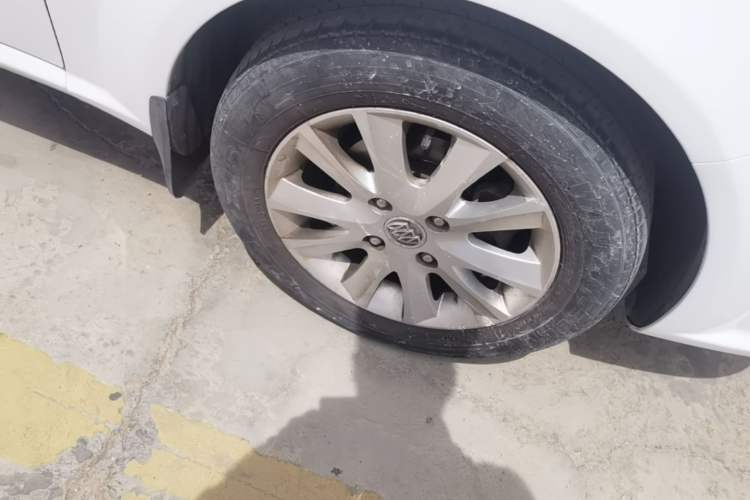 Used Buick Excelle 2011 1.6LX-AT Right Front Wheel Hub
