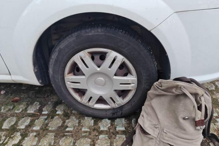 Used Buick Excelle 2011 1.6LX-AT Right Front Wheel Hub