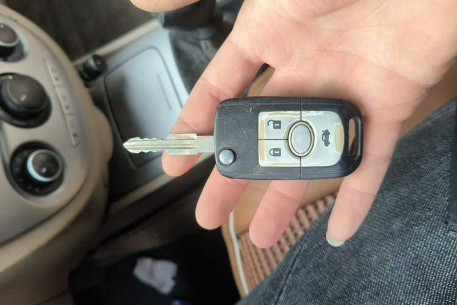 Used Buick Excelle 2011 1.6 LX-MT Vehicle Key